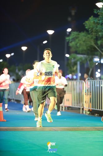 Race photo from PIK NITE RUN 2025