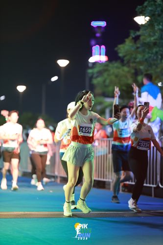 Race photo from PIK NITE RUN 2025