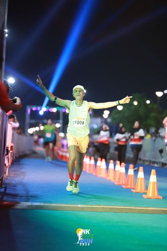 Race photo from PIK NITE RUN 2025