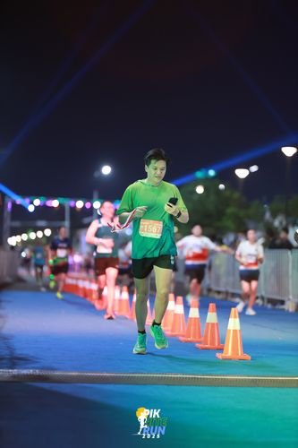 Race photo from PIK NITE RUN 2025
