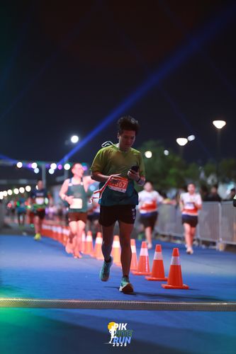 Race photo from PIK NITE RUN 2025