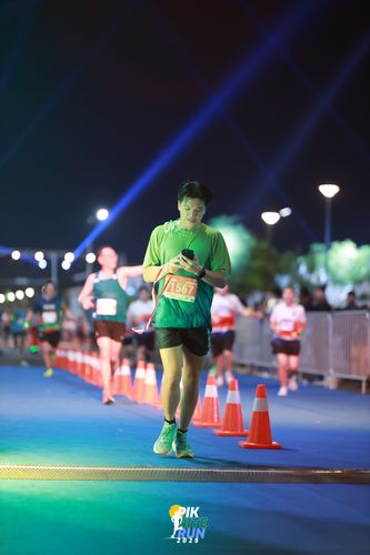 Race photo from PIK NITE RUN 2025