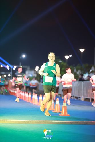 Race photo from PIK NITE RUN 2025