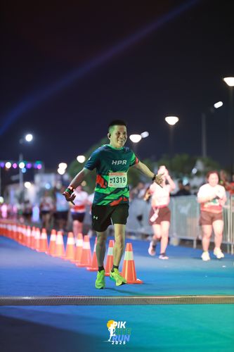 Race photo from PIK NITE RUN 2025