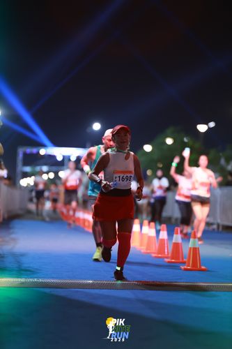 Race photo from PIK NITE RUN 2025