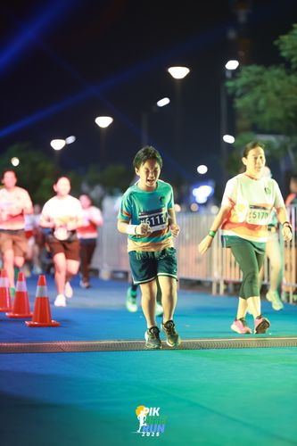 Race photo from PIK NITE RUN 2025