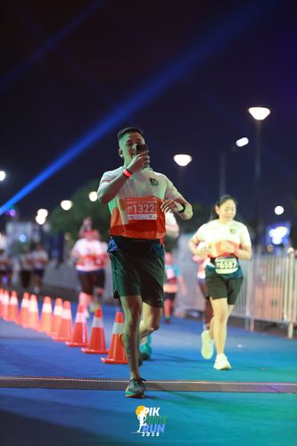Race photo from PIK NITE RUN 2025