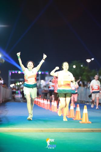 Race photo from PIK NITE RUN 2025