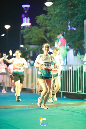 Race photo from PIK NITE RUN 2025