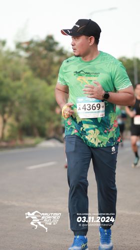 Race photo from Arutmin Borneo Run 2024