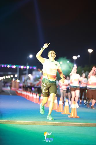 Race photo from PIK NITE RUN 2025