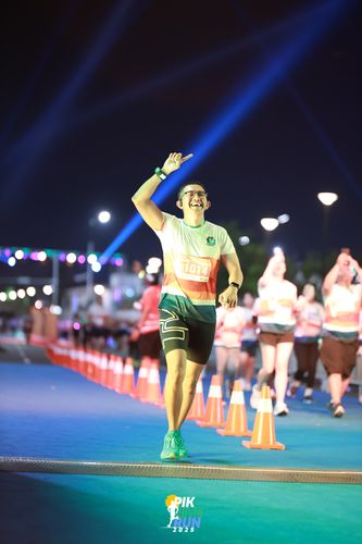 Race photo from PIK NITE RUN 2025
