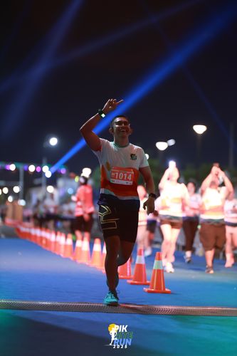 Race photo from PIK NITE RUN 2025
