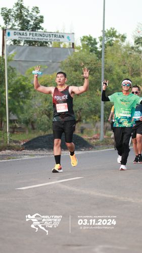 Race photo from Arutmin Borneo Run 2024