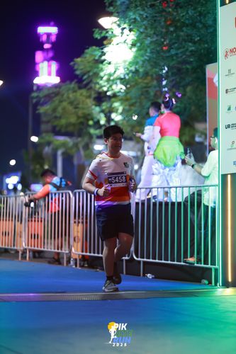 Race photo from PIK NITE RUN 2025