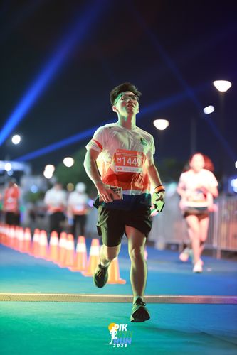 Race photo from PIK NITE RUN 2025