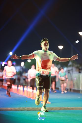 Race photo from PIK NITE RUN 2025