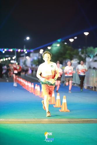Race photo from PIK NITE RUN 2025