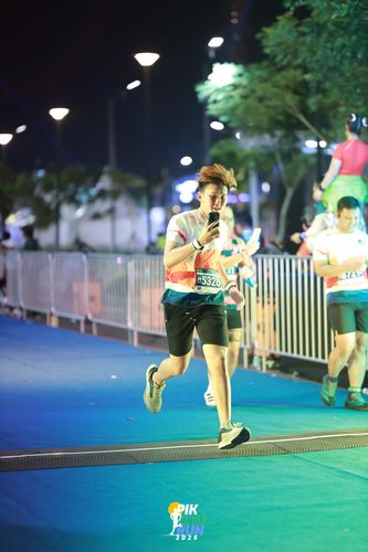 Race photo from PIK NITE RUN 2025