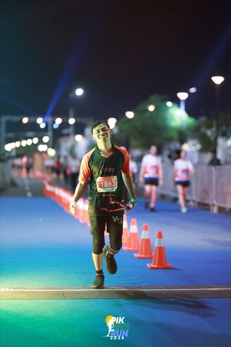 Race photo from PIK NITE RUN 2025