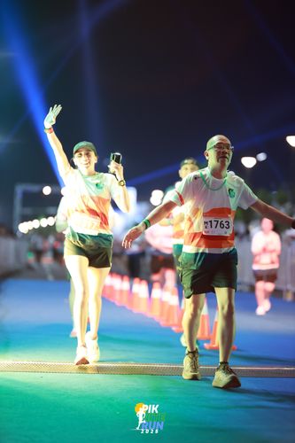 Race photo from PIK NITE RUN 2025