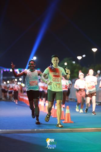 Race photo from PIK NITE RUN 2025