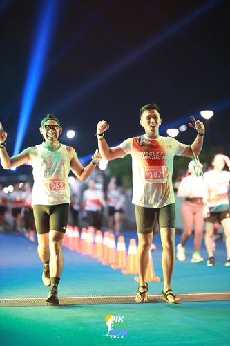Race photo from PIK NITE RUN 2025
