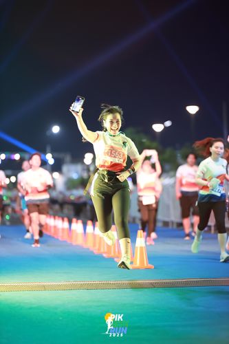 Race photo from PIK NITE RUN 2025