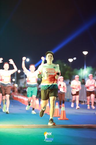 Race photo from PIK NITE RUN 2025