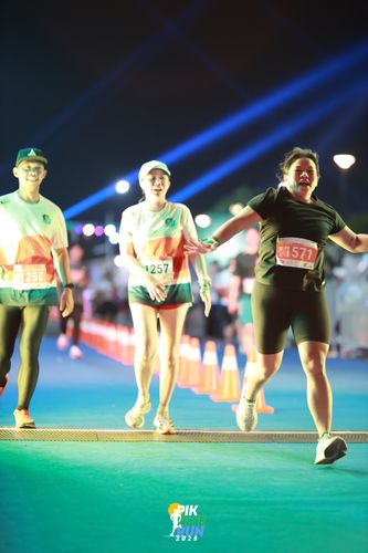 Race photo from PIK NITE RUN 2025