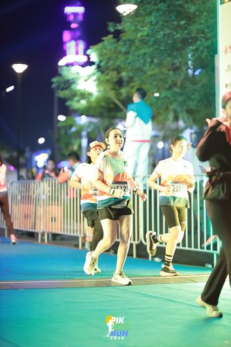 Race photo from PIK NITE RUN 2025