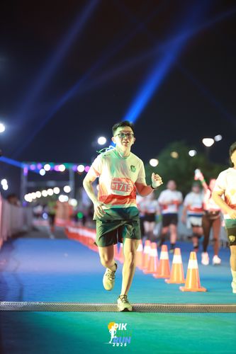 Race photo from PIK NITE RUN 2025