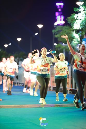 Race photo from PIK NITE RUN 2025
