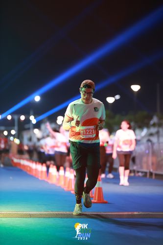 Race photo from PIK NITE RUN 2025
