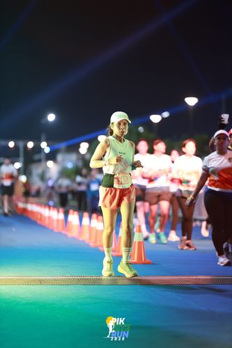 Race photo from PIK NITE RUN 2025