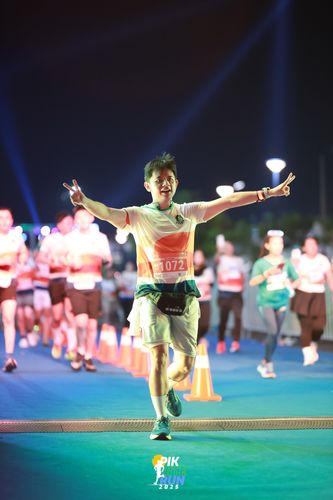 Race photo from PIK NITE RUN 2025