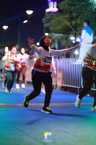 Race photo from PIK NITE RUN 2025
