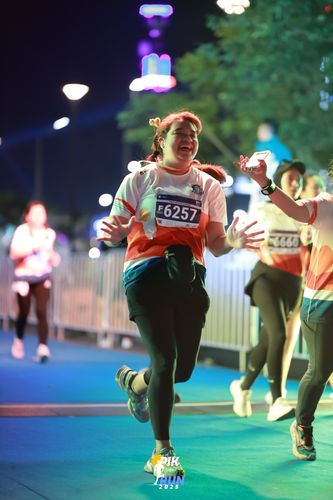 Race photo from PIK NITE RUN 2025