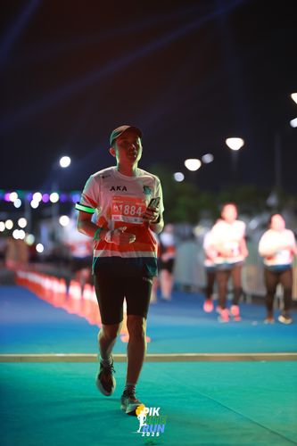 Race photo from PIK NITE RUN 2025