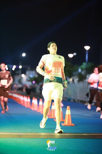 Race photo from PIK NITE RUN 2025