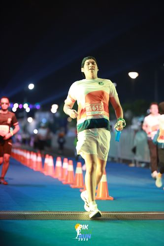 Race photo from PIK NITE RUN 2025