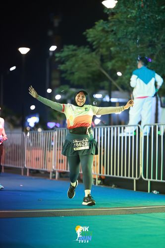 Race photo from PIK NITE RUN 2025