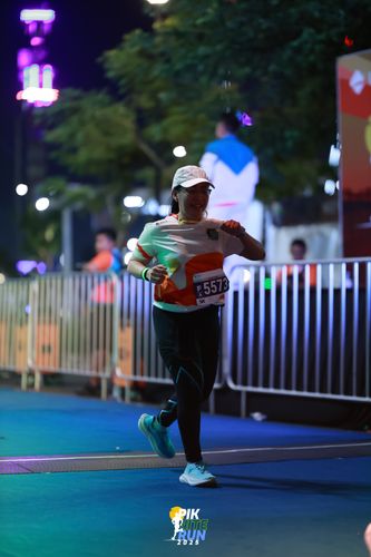 Race photo from PIK NITE RUN 2025