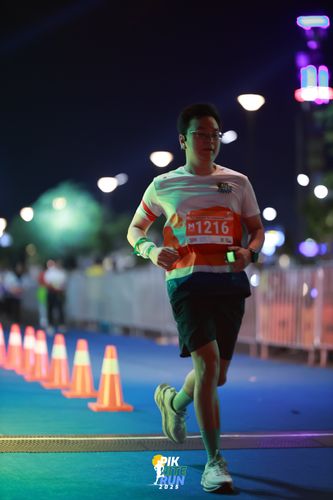 Race photo from PIK NITE RUN 2025