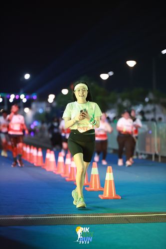 Race photo from PIK NITE RUN 2025
