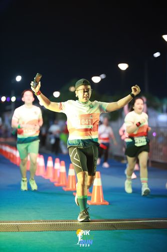 Race photo from PIK NITE RUN 2025