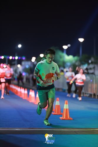 Race photo from PIK NITE RUN 2025