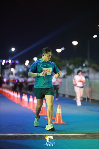Race photo from PIK NITE RUN 2025