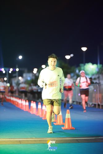 Race photo from PIK NITE RUN 2025
