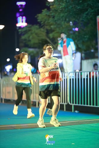 Race photo from PIK NITE RUN 2025